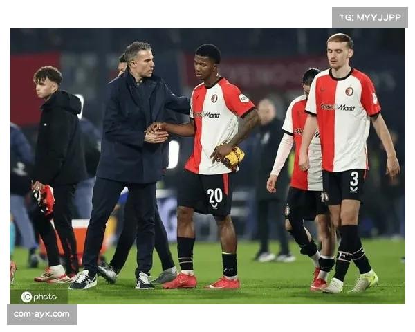 费耶诺德范佩西改革战术体系 边路提速与对抗升级成重点 费耶诺德范佩西改革战术体系 边路提速与对抗升级成重点